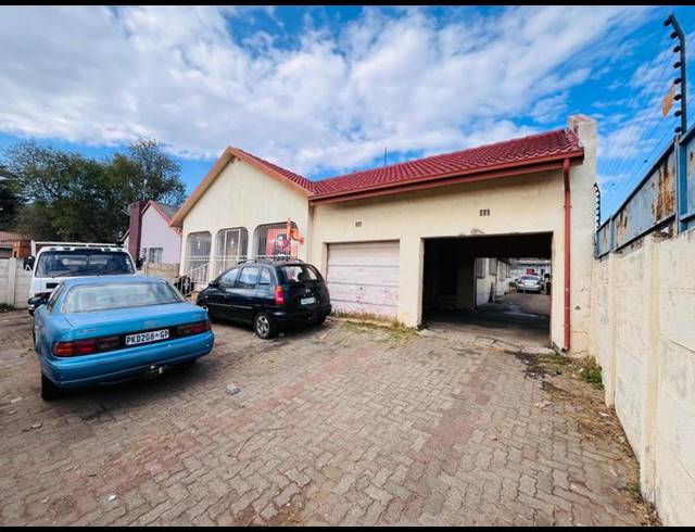 4 BEDROOM HOUSE FOR SALE IN REGENTS PARK